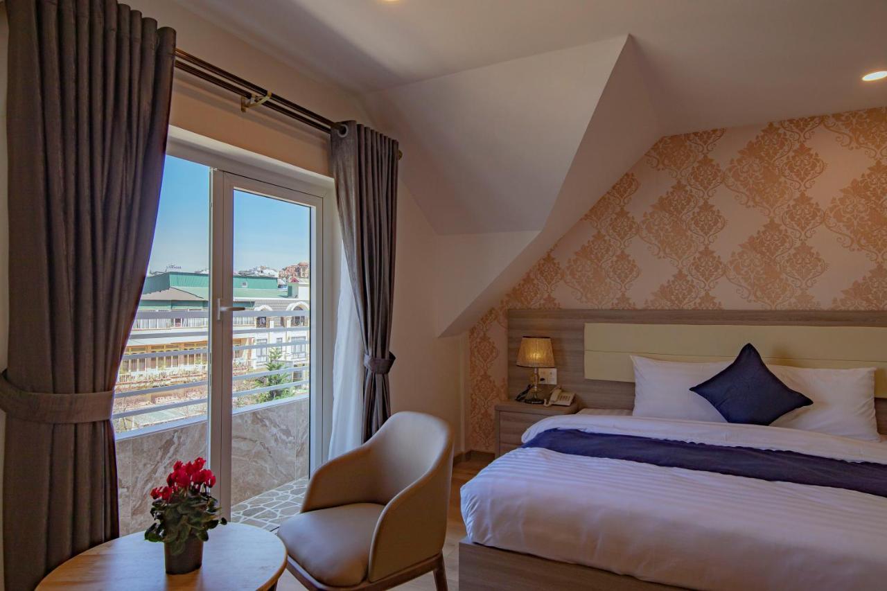 Deluxe Double Room Balcony,975170899:JPEG