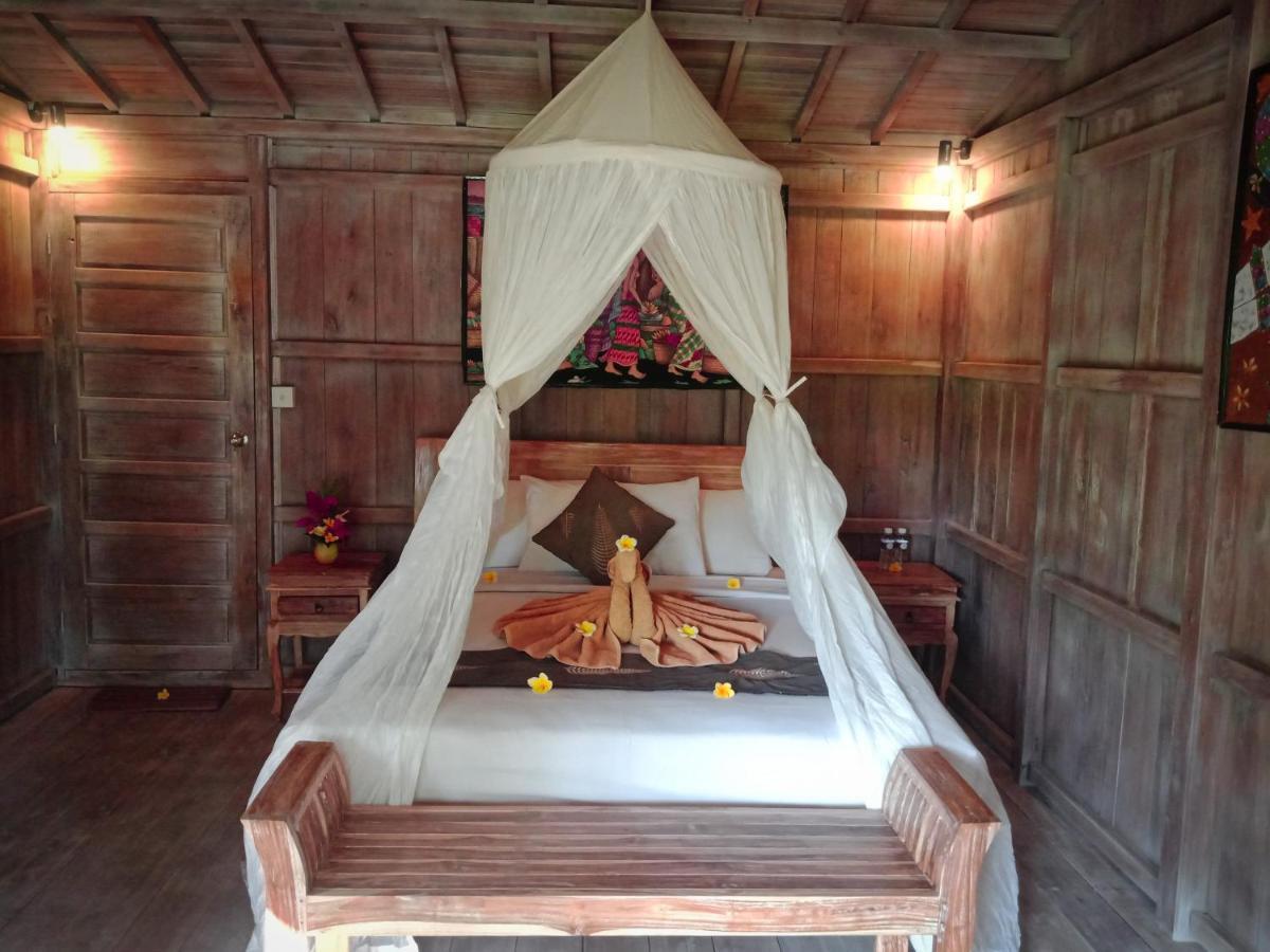 Wooden One-Bedroom Cottage Rice Field View,983269627:JPEG