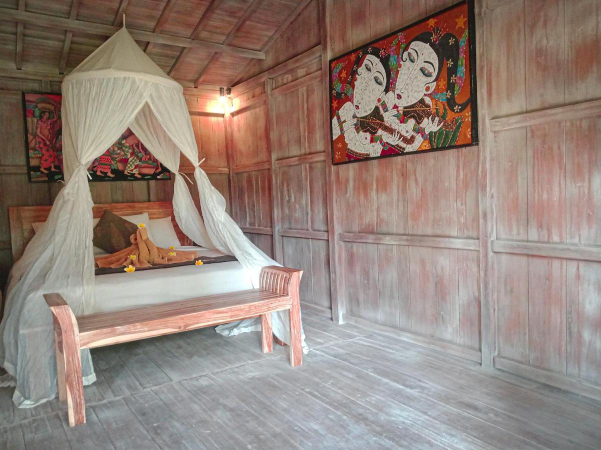 Wooden One-Bedroom Cottage Rice Field View