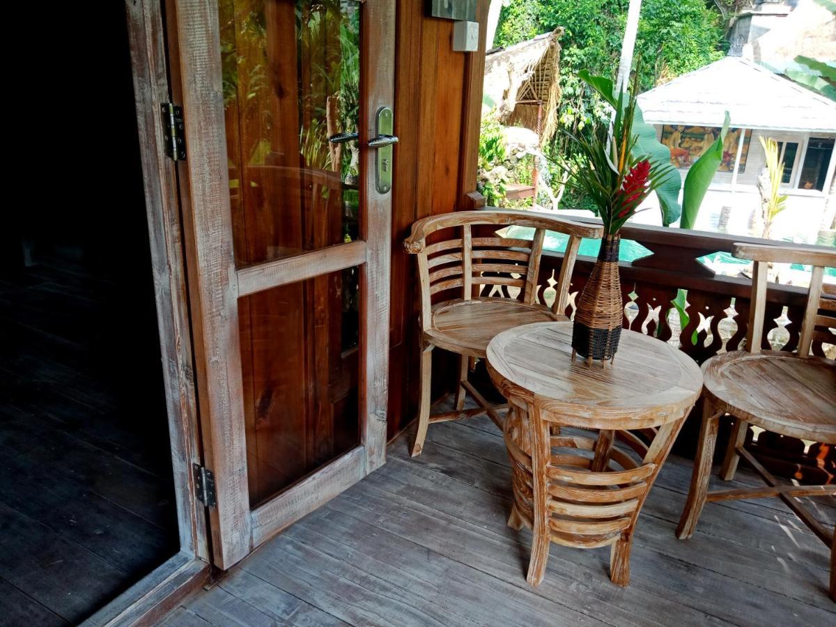 Wooden One-Bedroom Cottage Rice Field View