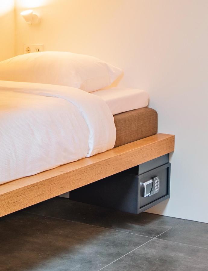 Compact room,989170204:JPEG