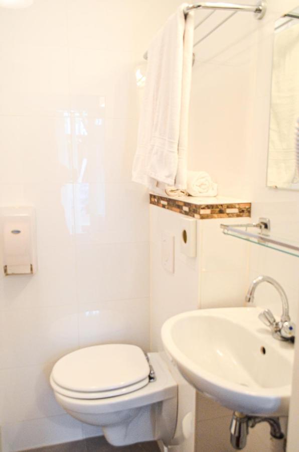 Twin Room Private External Bathroom,998983185:JPEG