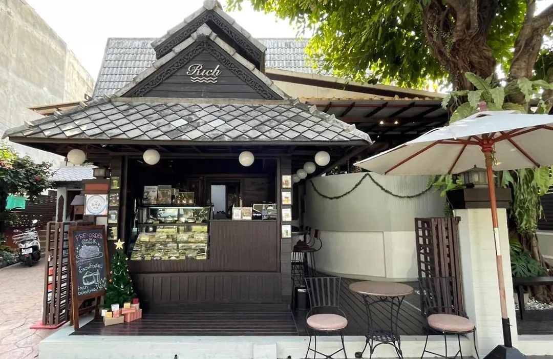 Rich Lanna House-1