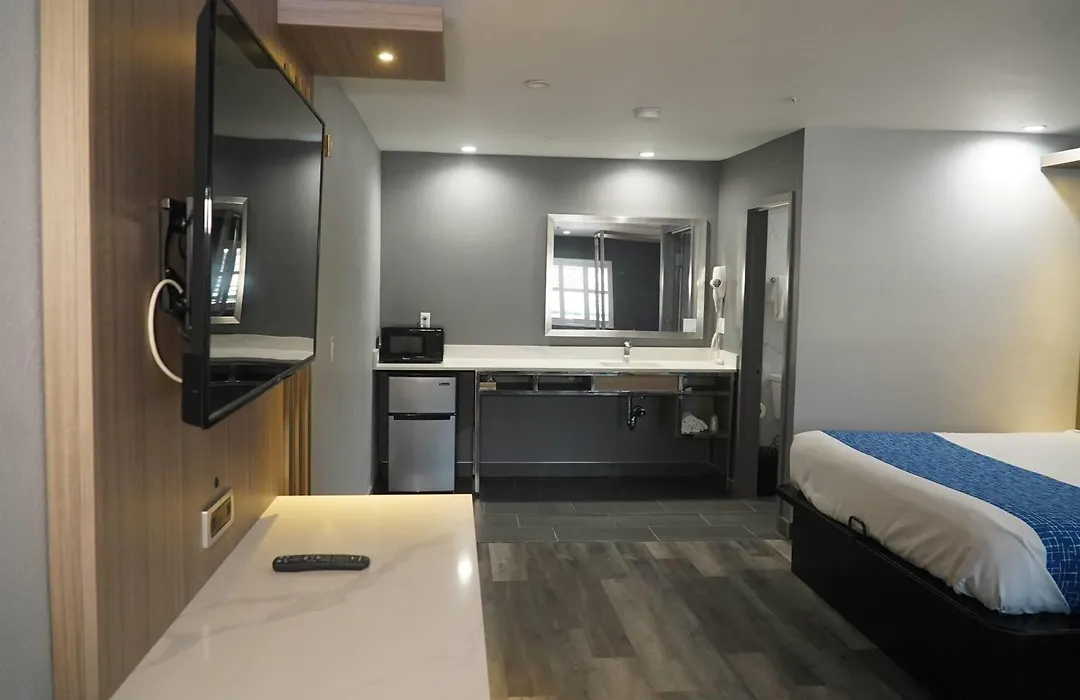 Travelodge By Wyndham Whittier-1