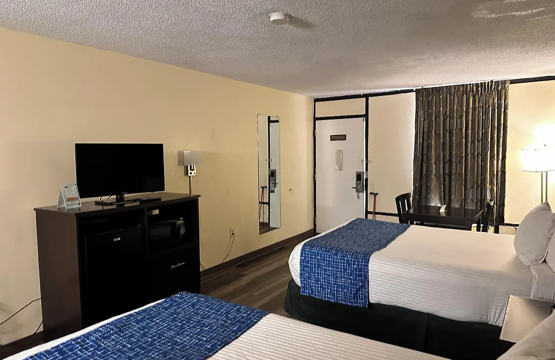 Travelodge By Wyndham Clarksville-1