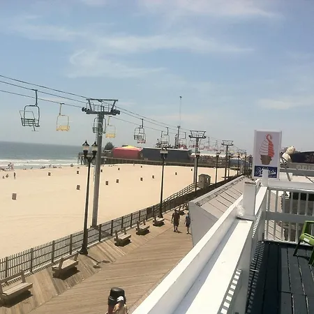 Boardwalk Hotel Charlee & Apartments Beach Hotel Oceanfront-3