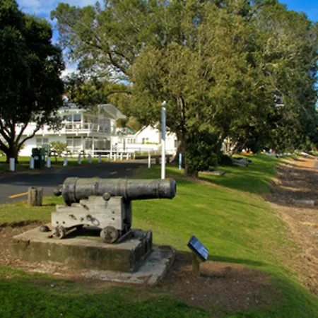 Hananui Lodge And Apartments-3