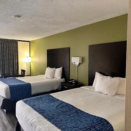 Travelodge By Wyndham Clarksville-2