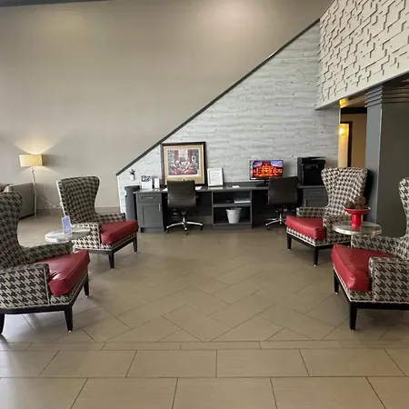 Ramada By Wyndham Tuscaloosa-3