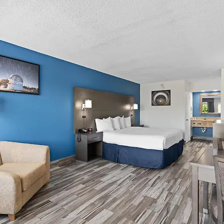 Baymont By Wyndham Orlando East-2