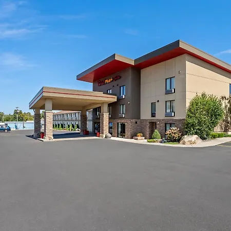 Red Roof Inn Plus+ & Suites Malone-2
