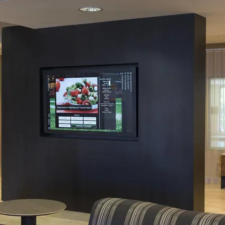 Courtyard By Marriott Traverse City-3