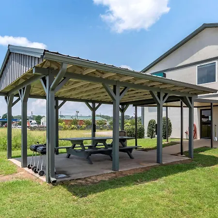 Quality Inn & Suites Demopolis-3