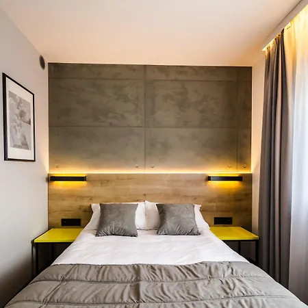 Air Hotel-2