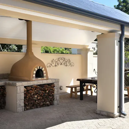 Petit Plaisir Cottage-3