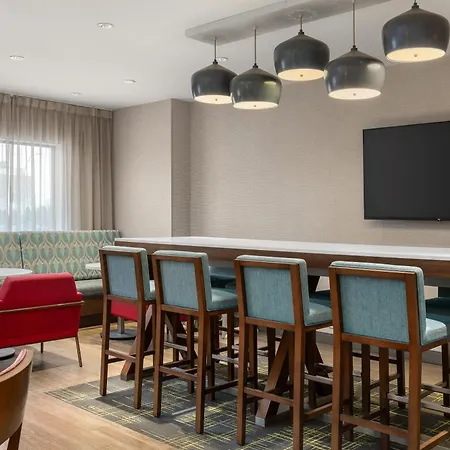 Hampton Inn & Suites Montreal-Dorval-3
