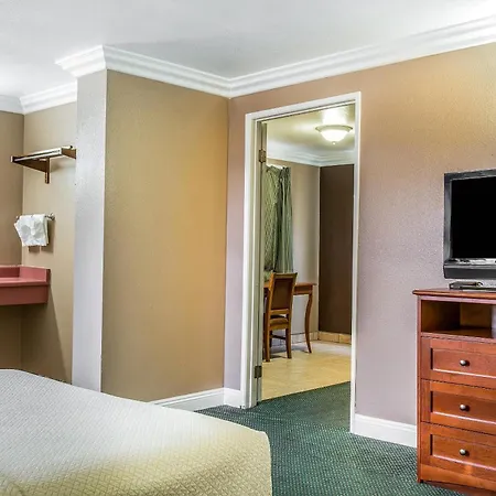 Rodeway Inn Ventura Midtown-3