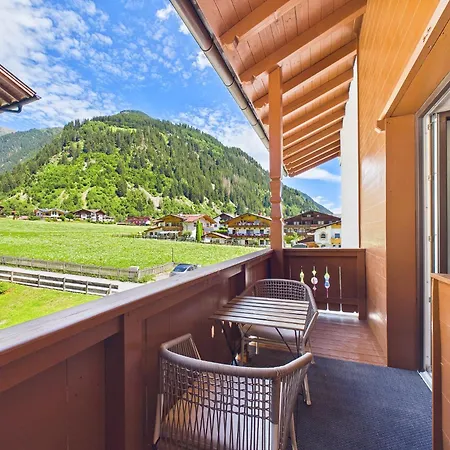 LUMA Stubai Aparthotel - Skibus zum Gletscher direkt vor der Tür-3
