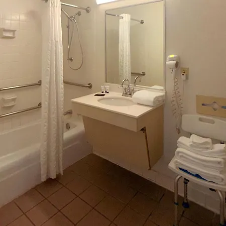 Ramada By Wyndham Albuquerque Midtown-2