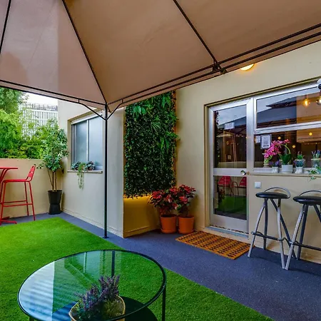 Avenue View Rooms-3