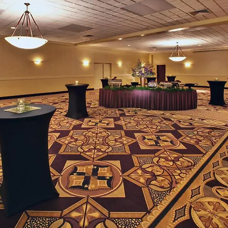 Ramada By Wyndham Midtown Grand Island-2
