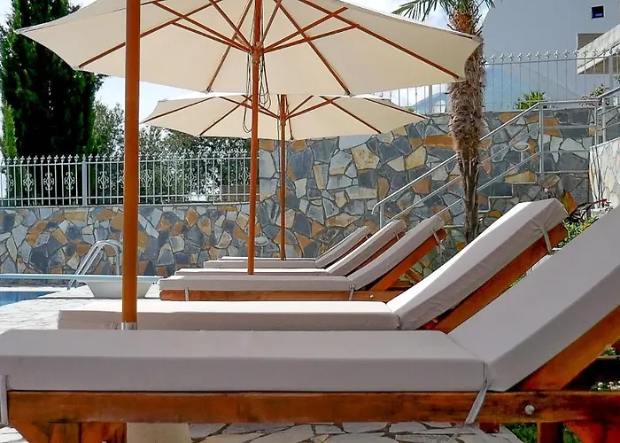 Perivolos Apartments