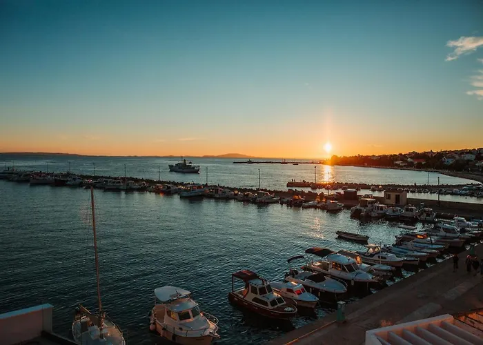 The Loza - Seaside Festival Hotel