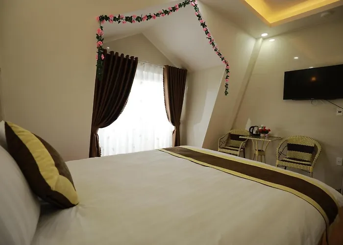 Ves - Pa Luxury Hotel