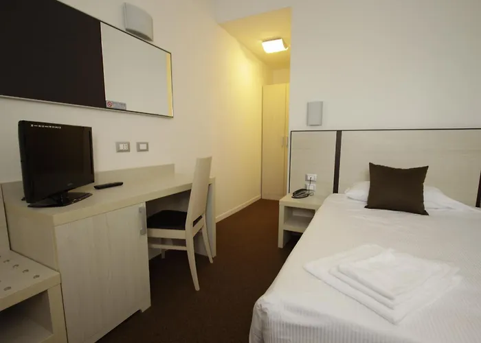 Hotel Paradise Airport