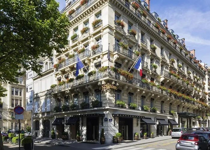 Hoteles de cinco estrellas en París 