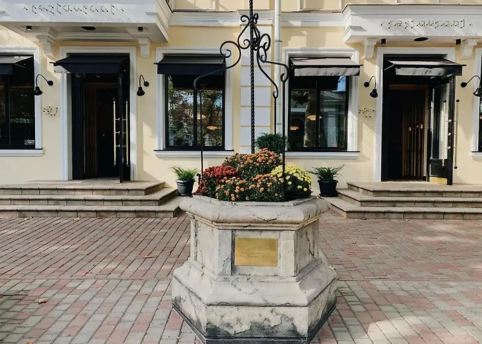 Hotel 52