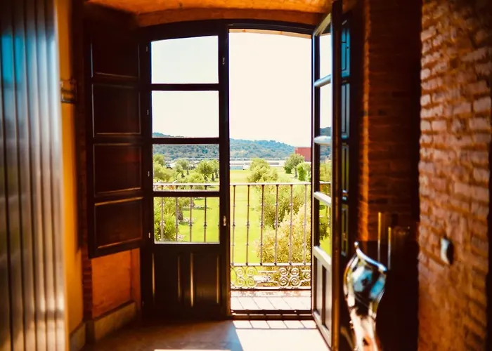 Castillo De Monte La Reina Posada Real & Bodega