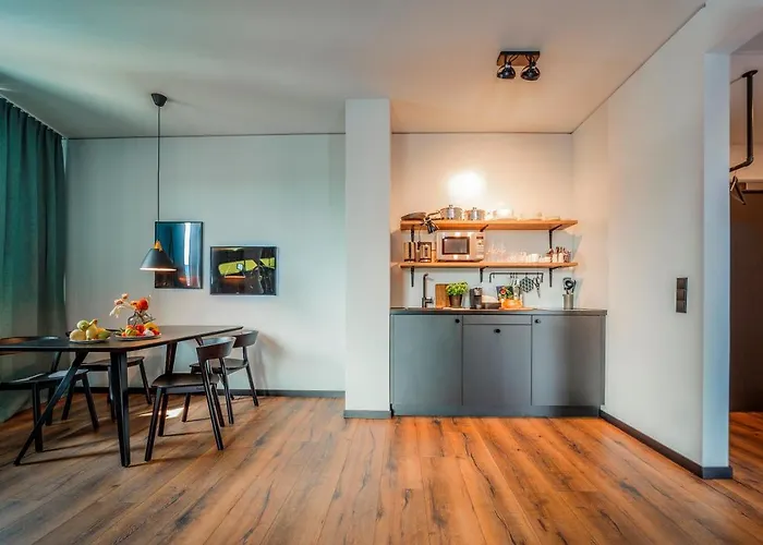 Black F House - Serviced Apartments
