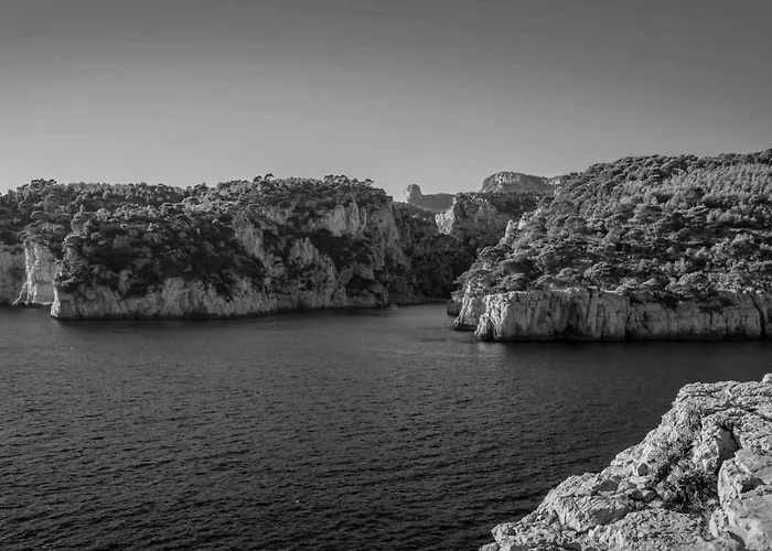 Les Mimosas bord de mer, des plages, du port et de toutes commodités