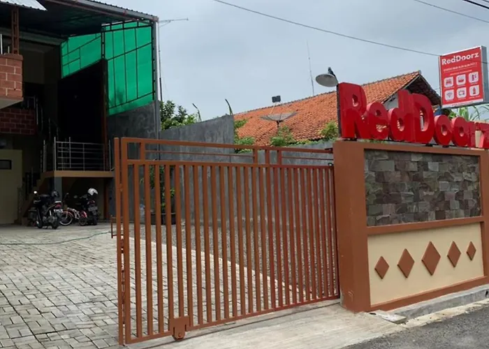Reddoorz Syariah Near Kawasan Simpang Lima Pati