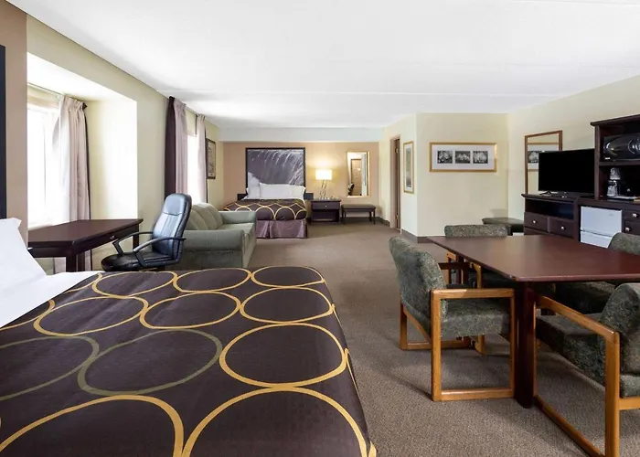 Super 8 By Wyndham Niagara Falls By The Falls