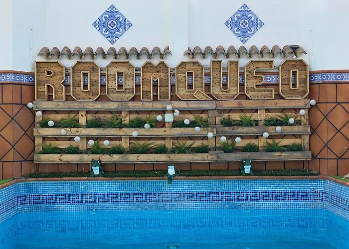 Roomqueo-Only Adults