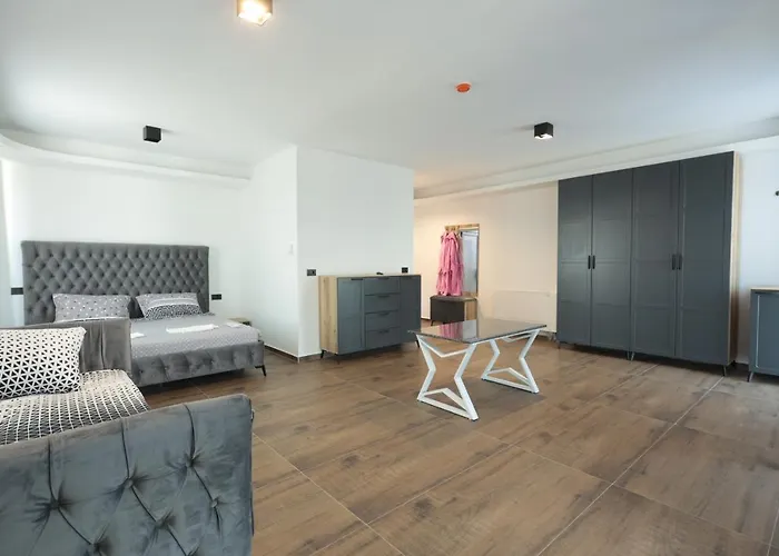 Hotel Ema