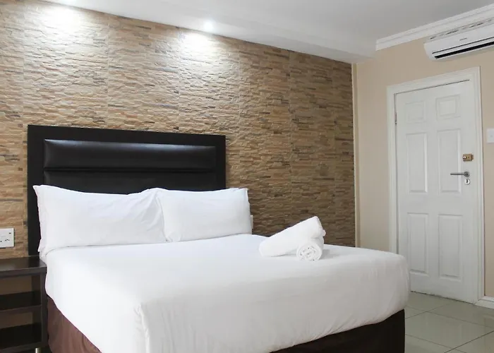 Bayside Hotel & Self Catering 110 West Street