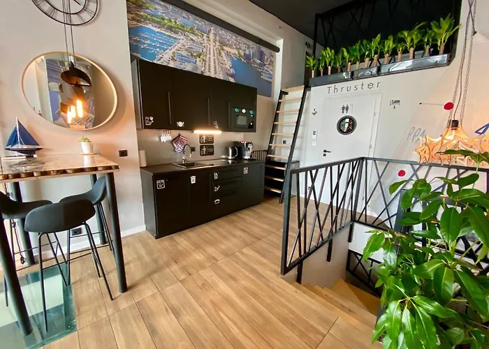 Thruster - Rooms, Kitchen, Chill-Out Zone-Netflix, Lobby-Netflix