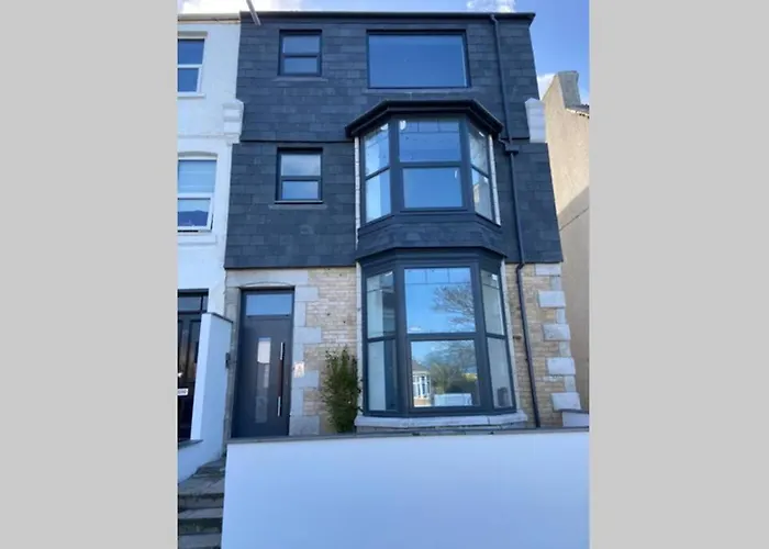 Beachside Apartment In The Centre Of Town