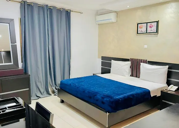 Class Hotel