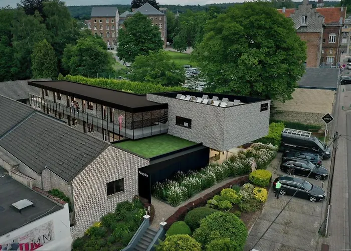 La Reine Hotel & Restaurant