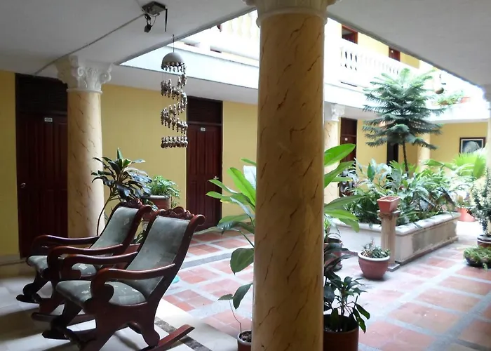 Hotel Colonial Inn