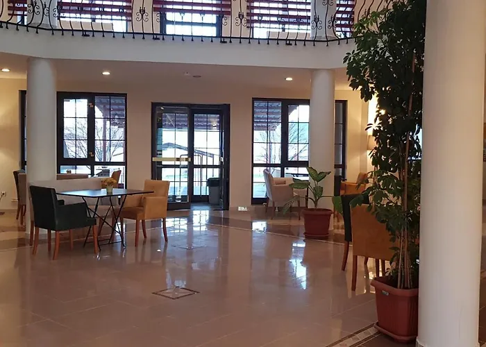 Flora Hotel