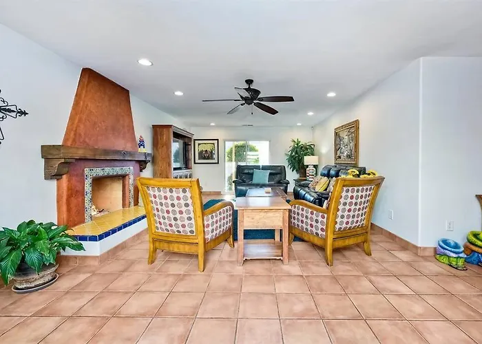 Great Group Retreat! Hacienda Decor, Spacious Floor Plan, Private Backyard