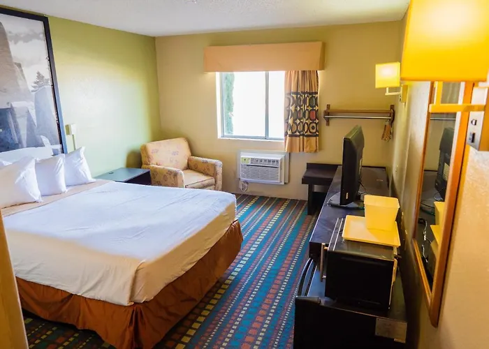 Super 8 By Wyndham Belen Nm