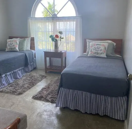 Coastal Beauty - Beautiful Penthouse Condo In Ocho Rios