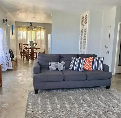 Coastal Beauty - Beautiful Penthouse Condo In Ocho Rios