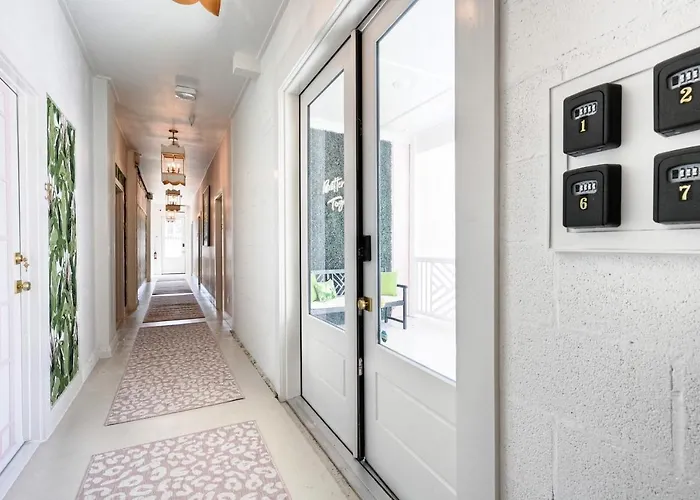 Room 6 Oleander Hotel Walk To Cruise Terminal, Restaurants & The Strand